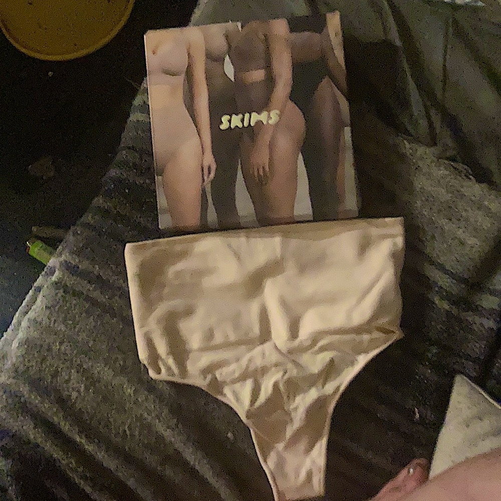 NWT (in box) SKIMS cord control thing